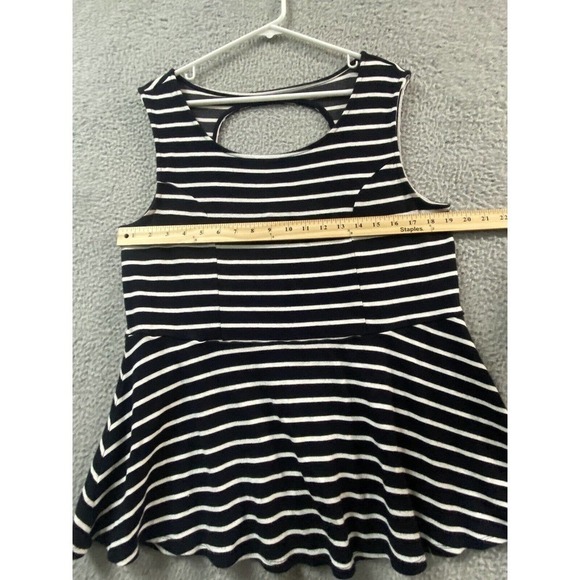 Torrid Shirt Womens 2X Black White Stripe Open Back Sleeveless Blouse Top - Picture 4 of 8